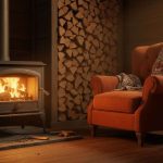 Poêle à bois : l&rsquo;objet à placer près du bois de chauffage