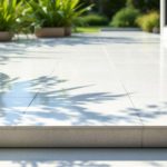 Fini la corvée de nettoyage de la terrasse ! Ce produit 100 % naturel lui redonne éclat et propreté sans effort