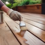 Comment huiler le bois extérieur : guide complet